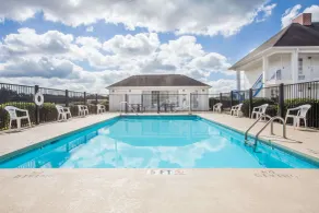Baymont by Wyndham Hickory - Piscine