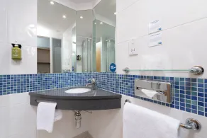 Holiday Inn Express Burnley M65 Jct 10 by IHG - Bathroom