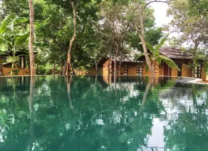 Sat Nam Village Hotel - Piscine à débordement