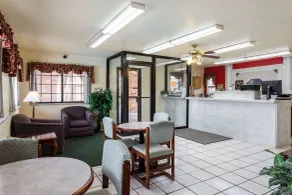Econo Lodge & Suites Brinkley - Lobby