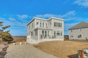 Walk to Rye Harbor State Park: Home w/ Ocean Views - Innenbereich
