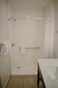 Travelodge by Wyndham Santa Rosa Wine Country - Salle de bain