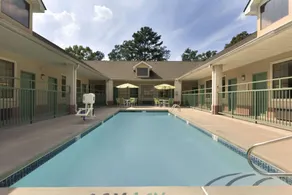Super 8 by Wyndham Chatsworth/Dalton - Piscine