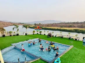 Necklace Bluewater Resort Bhor - Piscina