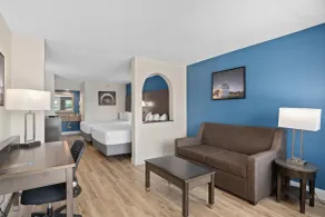 Baymont by Wyndham Orlando East - Room