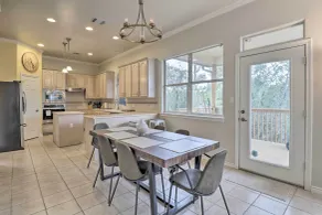 Airy Villa in Austin w/ Badminton/Volleyball Court - Innenbereich