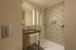 Hampton by Hilton Munich City North - Salle de bain