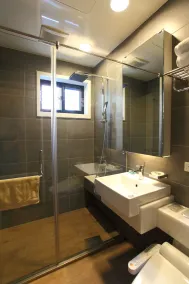Toutsu Gyoen - Bathroom