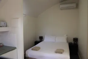 Travellers Motor Village - Room