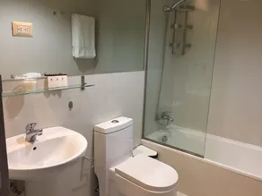 Studio Apartment Lincoln Suite - Bathroom