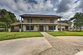 Big Barrels Ranch' on 50 Acres: Countryside Views - Interior