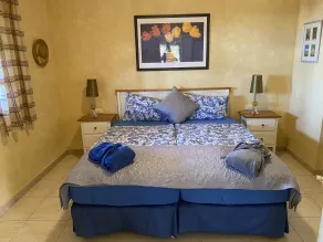 Cottage With 2 Bedrooms2 Bathrooms, Heated Solar Pool, Sauna, Jacuzzi, Garden - Habitación