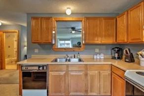 Lincoln Condo w/ Balcony - 6 Mi to Loon Mtn! - Interior