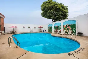 Ramada by Wyndham Ligonier - Pool