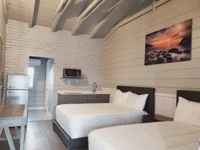 Hollywood Gardens Inn & Suites - Værelse