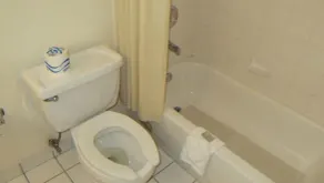 Amber Inn - Bathroom