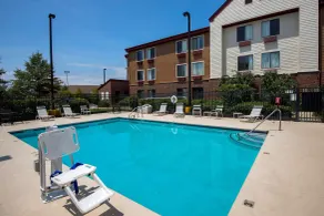 Red Roof Inn & Suites Savannah Airport - Piscina