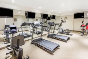 Ramada by Wyndham Flushing Queens - Salle de remise en forme