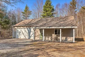 Secluded Bear Lake Getaway w/ Fire Pit & Porch! - Innvendig