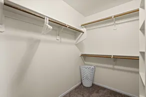 Cozy Hidden Gem - 3BR - 1Den w Backyard - Værelse