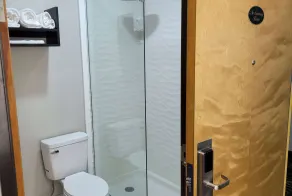 Days Inn by Wyndham Childress - Bathroom