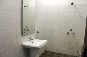 Hotel Shahi Haveli - Bathroom