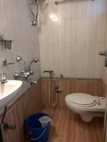 Hotel Broadway Colaba - Bathroom