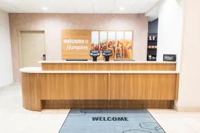 Hampton Inn & Suites Addison - Resepsjon