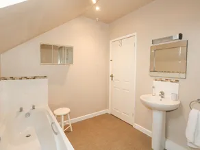 Glyde House - Bathroom