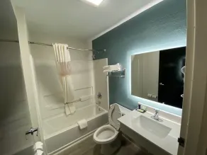 Sleep Inn Jacksonville Airport - Bathroom