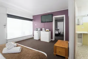Prince of Wales Hotel Motel - Room