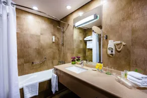 Holiday Inn Riyadh Al Qasr by IHG - Bathroom