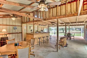 Spacious Lakefront Home w/ Fire Pit & Fun Barn! - Interiør