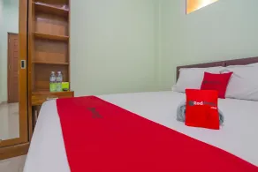 RedDoorz at Hotel Griya Gatsu Lampung - Room