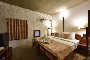 Tiaraa Monolith Lake Resort - Room