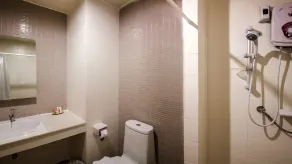 B2 Premier Hotel & Resort - Bathroom