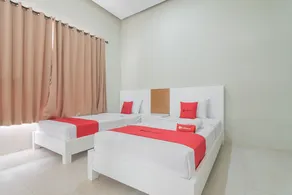 RedDoorz Resort Syariah near DCastello Ciater Subang - Room