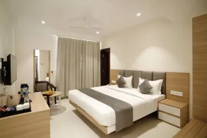 THE MANGAL VIEW RESIDENCY - A Luxury Boutique Business Hotel - Zimmer