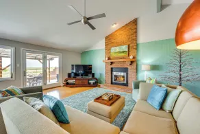 Mtn-view Home w/ Pickleball Court in Louisville! - Intérieur
