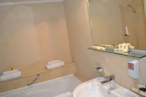 Phoenicia Comfort Hotel - Bathroom