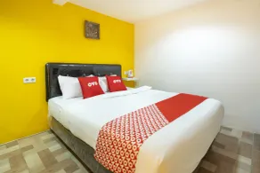 OYO Life 3782 Gunung Anyar - Zimmer