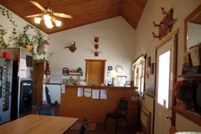 Dakota Country Inn - Lobby sitting area