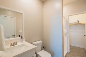 The One Luxury Stay with Pool and Gym - Baño