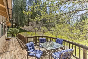 Vibrant Weaverville Escape w/ Deck & Creek! - Interiør