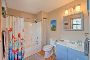 Lake House w/ Hot Tub + Fire Pit - 1 Mi to Marina! - Innvendig