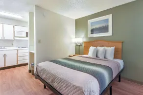 HomeTowne Studios by Red Roof Dallas - North Addison - Tollway - Room