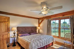 Waterfront Home w/ Dock & Beach on Lake Champlain! - Værelse