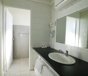 Mayfair Motel - Badezimmer
