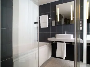 Novotel Suites Luxembourg - Bathroom