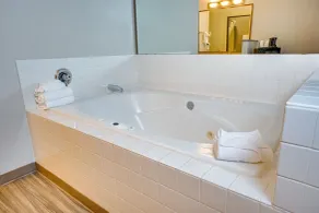 The Ashley Inn & Suites - Chambre